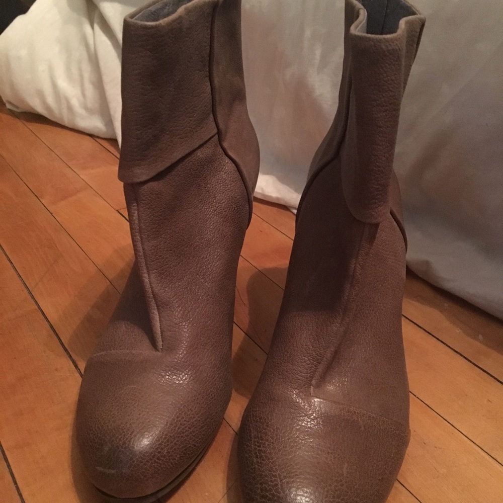 Vince Camuto brown/tan leather booties